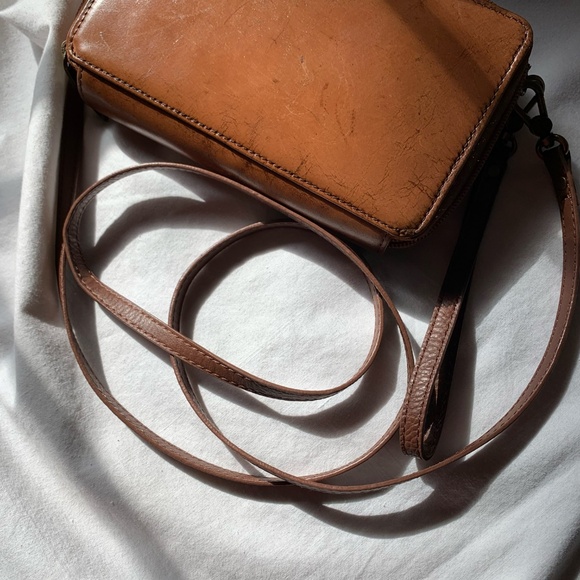 The Sak 'Sequoia' leather crossbody/wristlet smartphone wallet - Picture 9 of 10